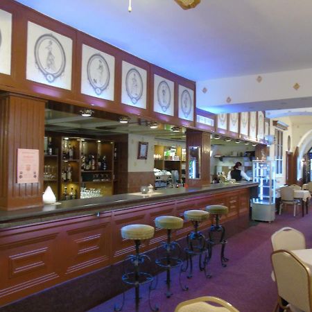 Gl Hotel Trutnov Buitenkant foto