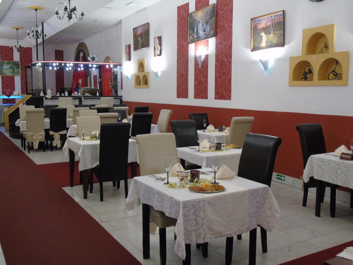 Gl Hotel Trutnov Buitenkant foto