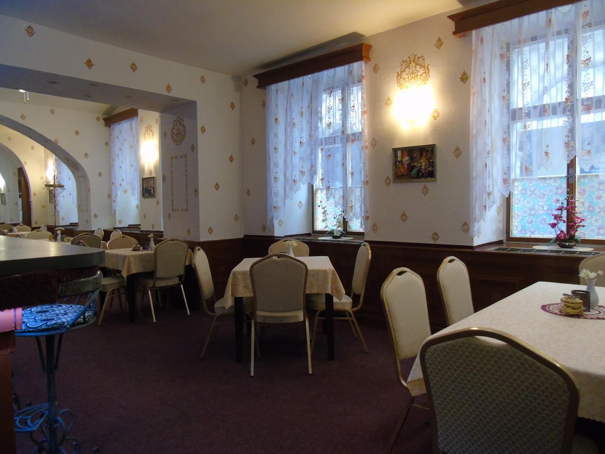 Gl Hotel Trutnov Buitenkant foto
