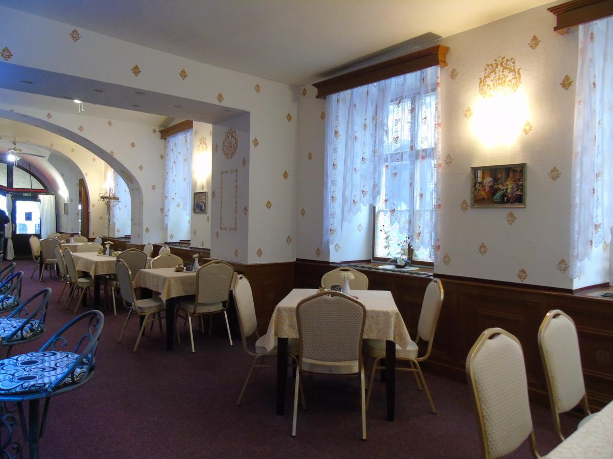 Gl Hotel Trutnov Buitenkant foto