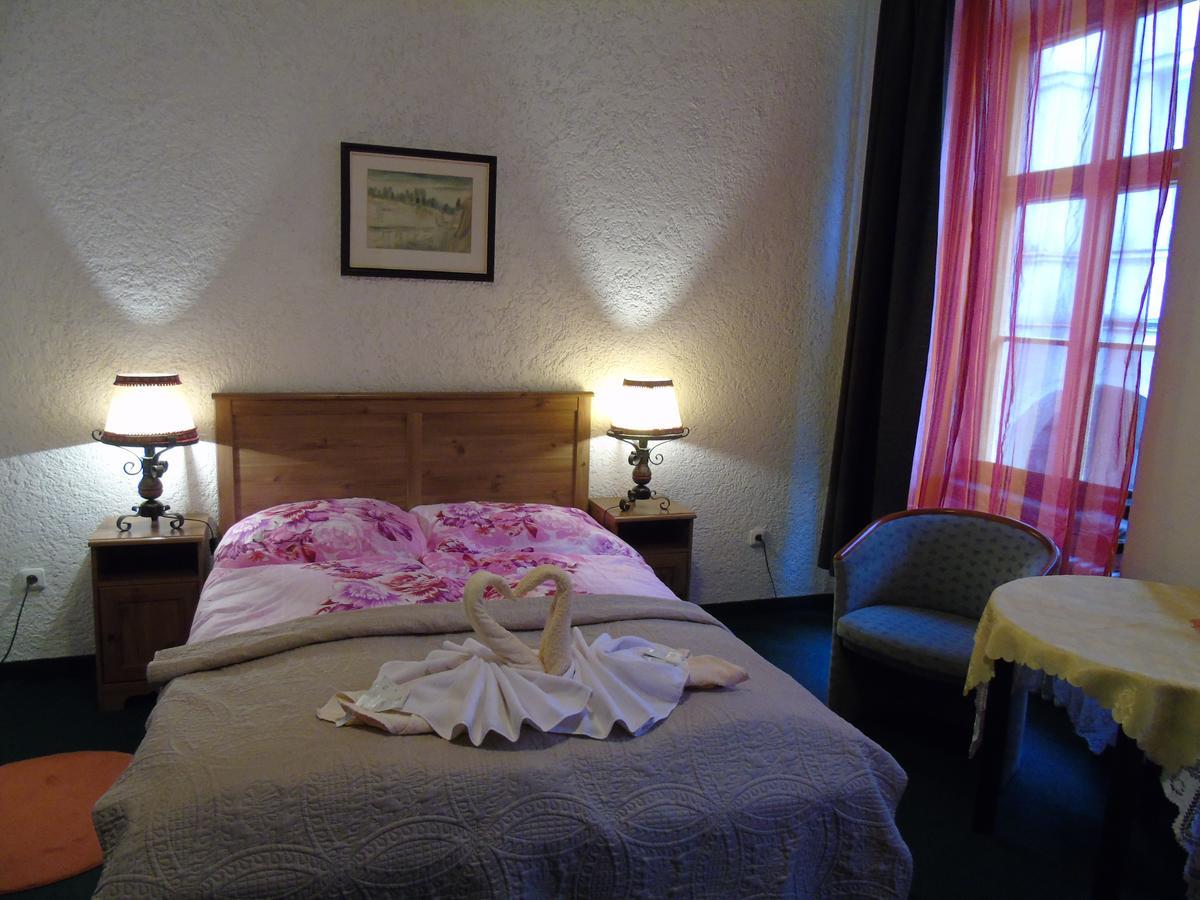 Gl Hotel Trutnov Buitenkant foto
