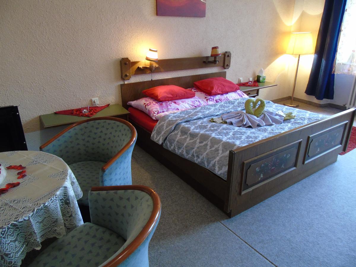 Gl Hotel Trutnov Buitenkant foto