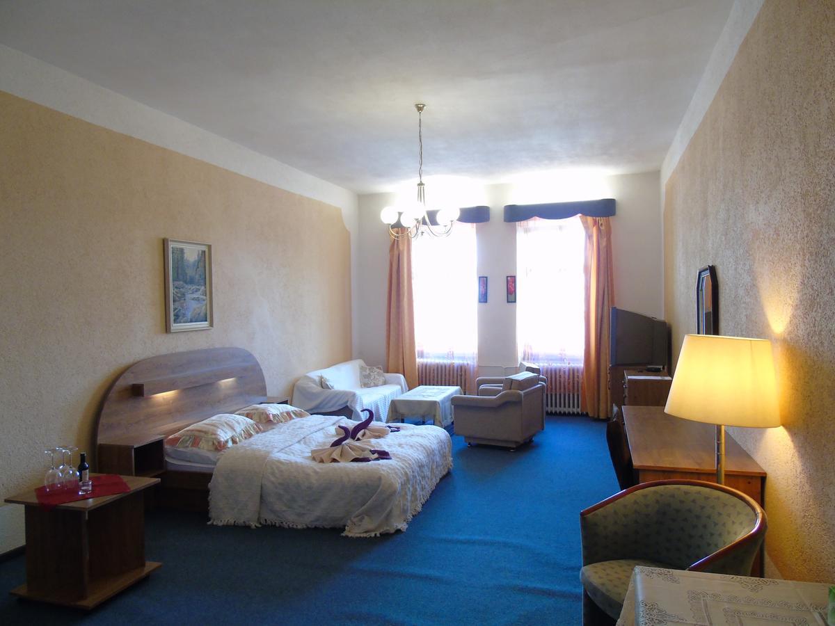 Gl Hotel Trutnov Buitenkant foto