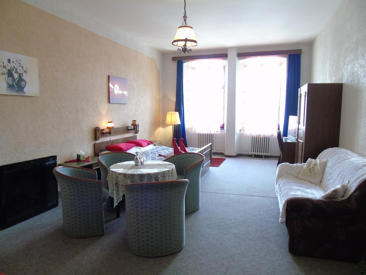 Gl Hotel Trutnov Buitenkant foto