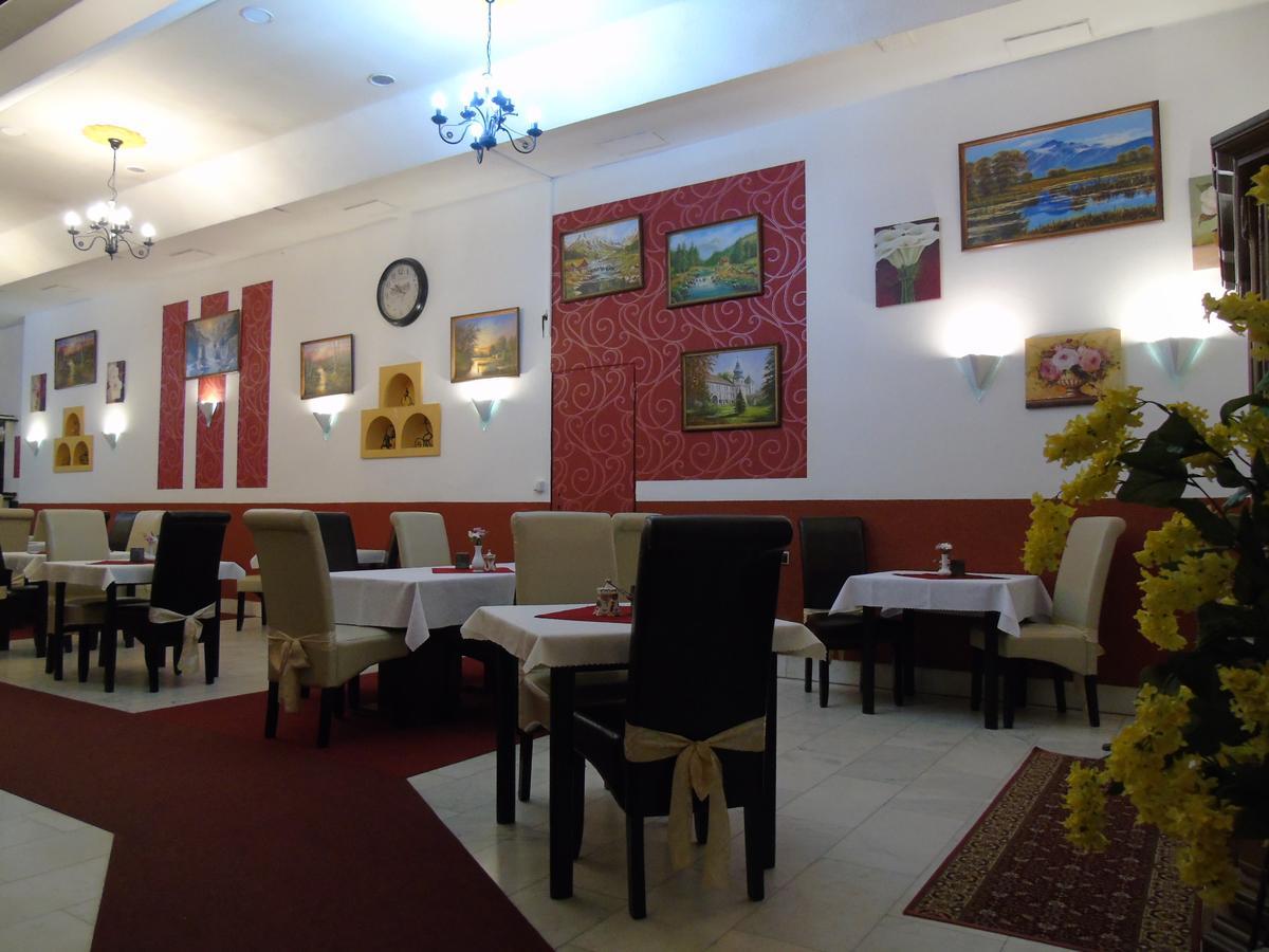 Gl Hotel Trutnov Buitenkant foto