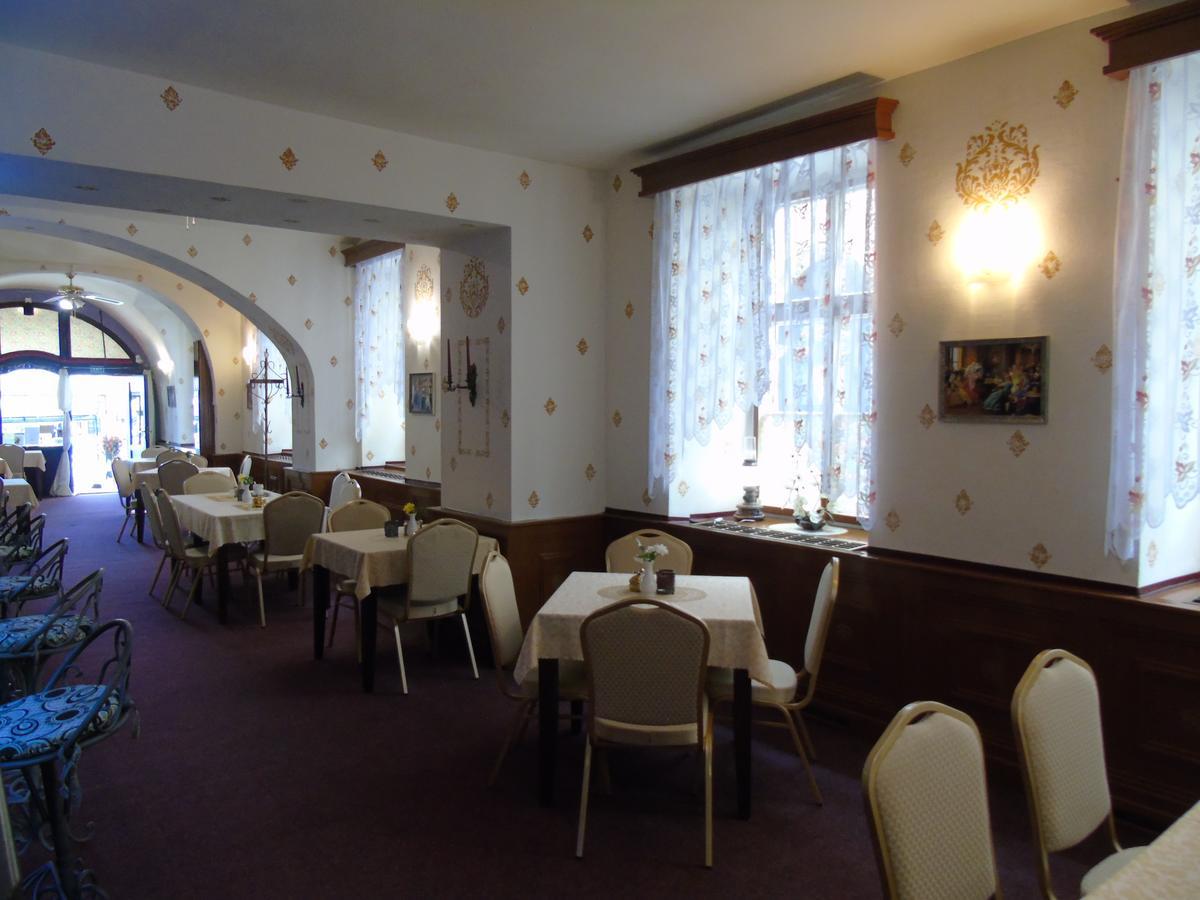 Gl Hotel Trutnov Buitenkant foto