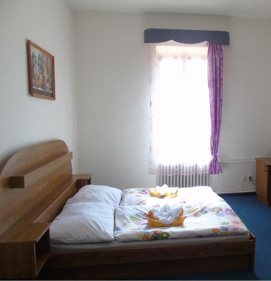 Gl Hotel Trutnov Buitenkant foto