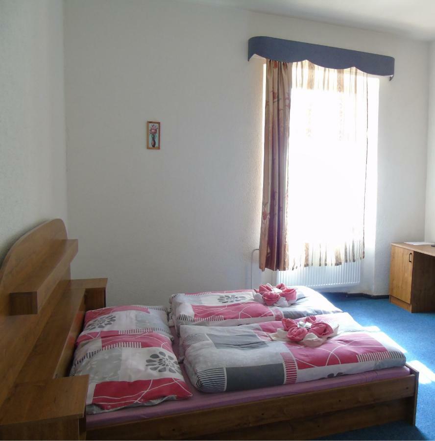 Gl Hotel Trutnov Buitenkant foto